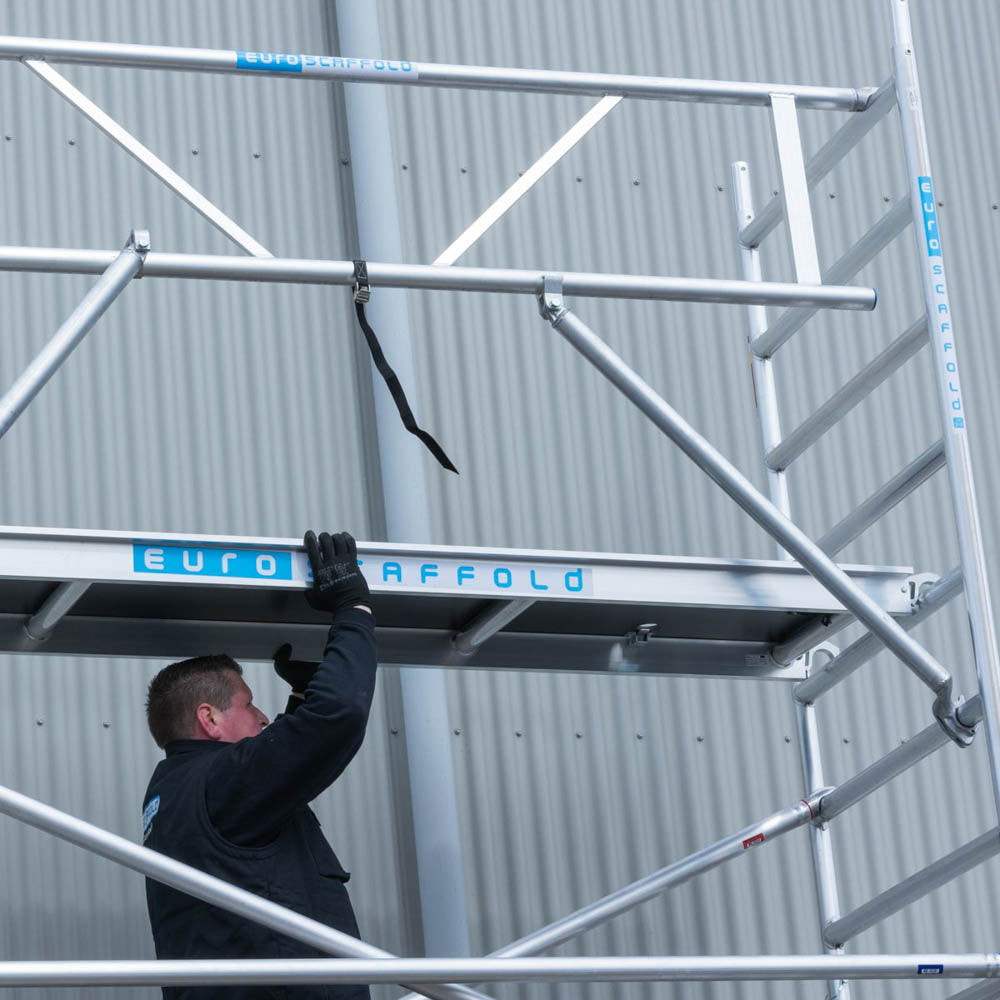 Rolsteiger Basic 135x250 12,2m werkhoogte tegen de gevel