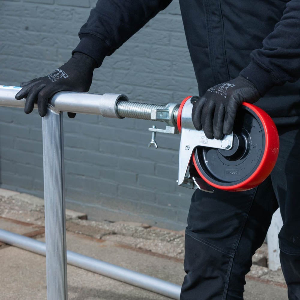 Rolsteiger Basic 135x305 8,2m werkhoogte tegen de gevel
