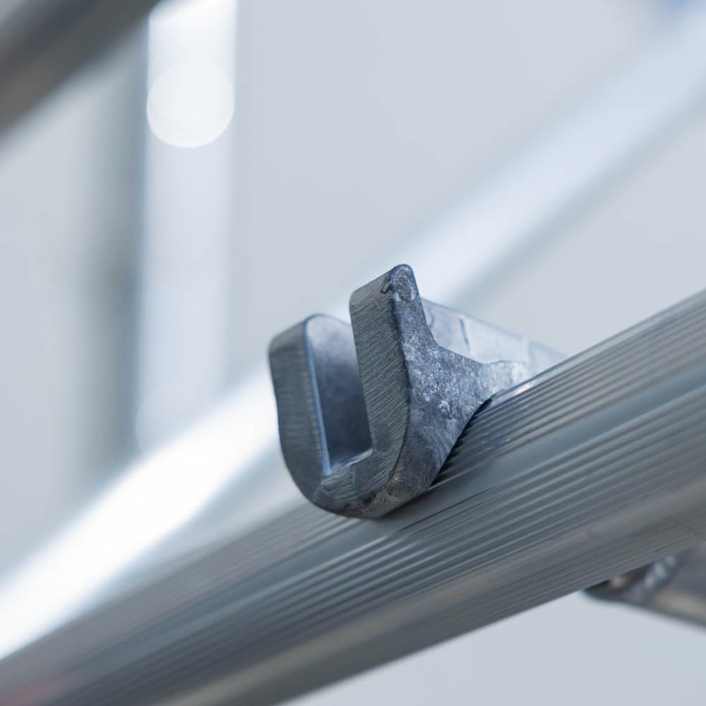 Rolsteiger Basic 135x250 6,2m werkhoogte carbon vloer tegen de gevel