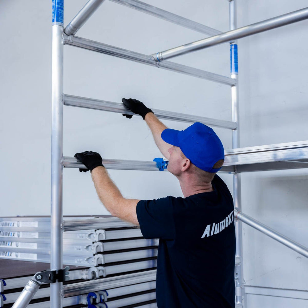 Rolsteiger Alumexx Light 135x250 8,2m werkhoogte tegen de gevel