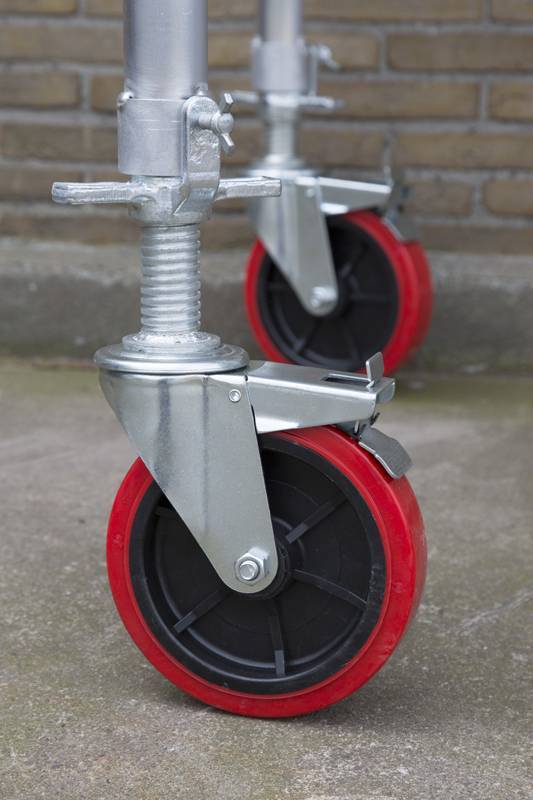 Rolsteiger Original  90x190 4,2m werkhoogte carbon vloer tegen de gevel