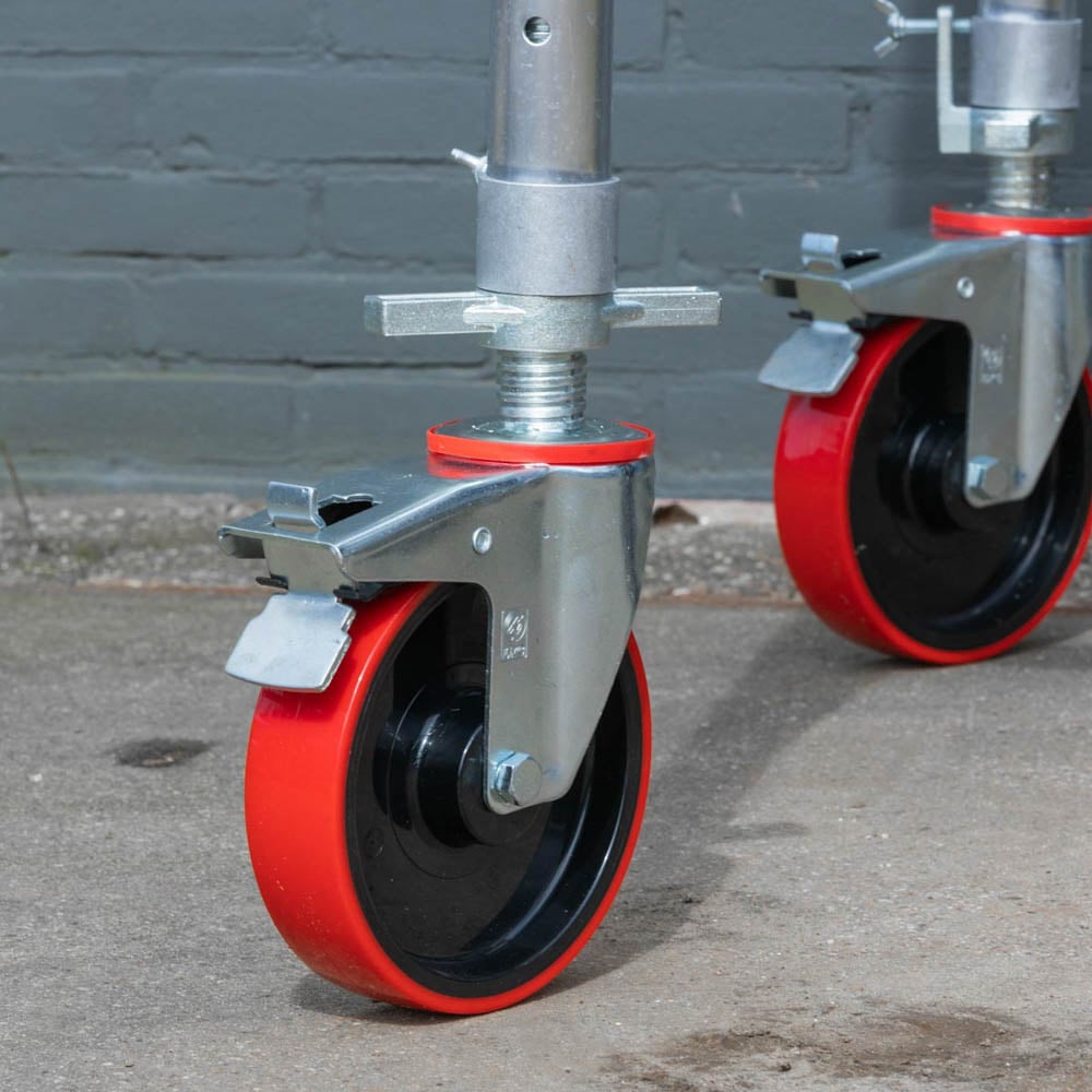 Rolsteiger Basic 135x250 4,2m werkhoogte carbon vloer tegen de gevel