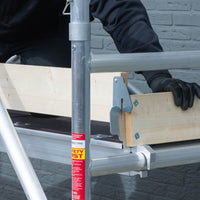 Rolsteiger Basic 135x250 10,2m werkhoogte tegen de gevel
