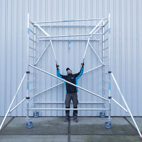 Rolsteiger Professional 135x305 10,2m werkhoogte tegen de gevel