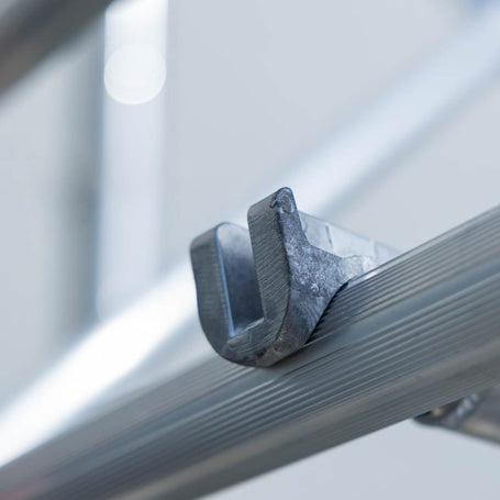 Rolsteiger Basic 135x305 7,2m werkhoogte carbon vloer tegen de gevel