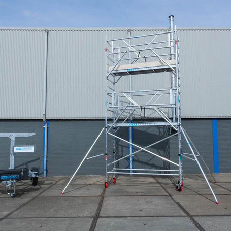 Rolsteiger Basic 90x250 4,2m werkhoogte carbon vloer tegen de gevel