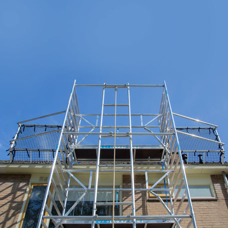 Zonnepanelen steiger 135x250 10,2m werkhoogte incl. Safeguard dakrandbeveiliging