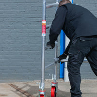 Rolsteiger Basic 135x305 7,2m werkhoogte carbon vloer tegen de gevel