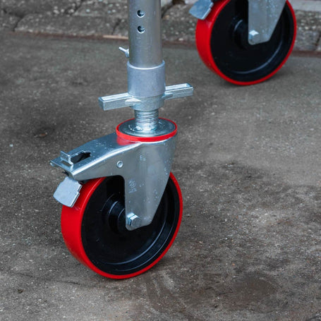 Rolsteiger Basic 75x305 5,2m werkhoogte carbon vloer tegen de gevel