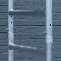 Rolsteiger Basic 75x250 8,2m werkhoogte carbon vloer tegen de gevel