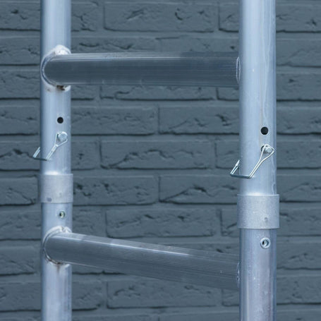 Rolsteiger Basic 75x250 8,2m werkhoogte carbon vloer tegen de gevel
