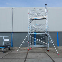 Rolsteiger Basic 135x250 4,2m werkhoogte carbon vloer tegen de gevel