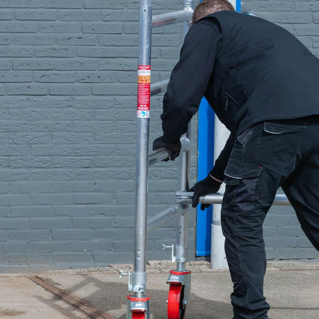Rolsteiger Basic 90x190 10,2m werkhoogte tegen de gevel