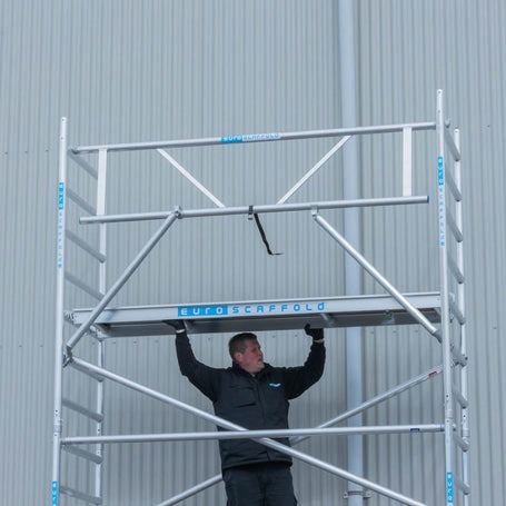 Rolsteiger Basic 90x305 10,2m werkhoogte tegen de gevel