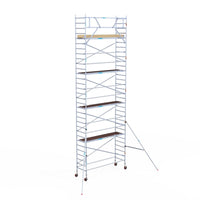 Rolsteiger Basic 90x305 10,2m werkhoogte carbon vloer tegen de gevel