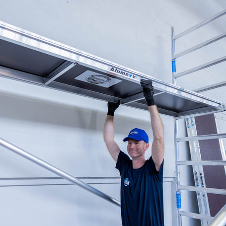 Rolsteiger Alumexx Light 135x250 11,2m werkhoogte tegen de gevel
